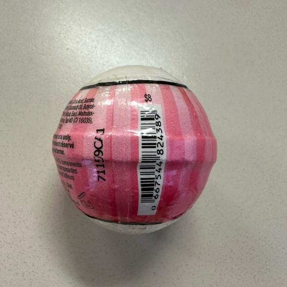 2 Victoria Secret Bombshell Bath Bombs - Picture 3 of 3